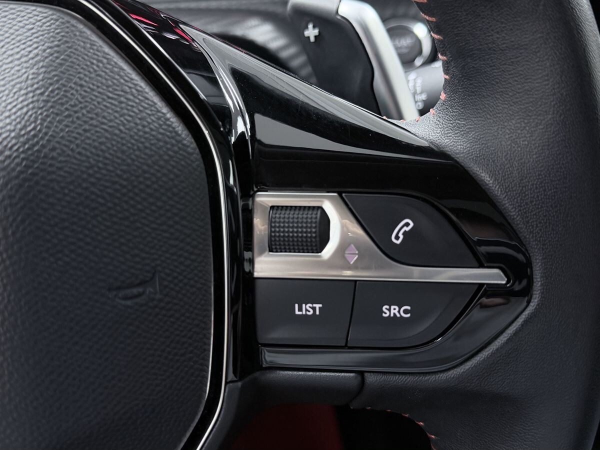 Peugeot 2008 2022 - фото автомобиля