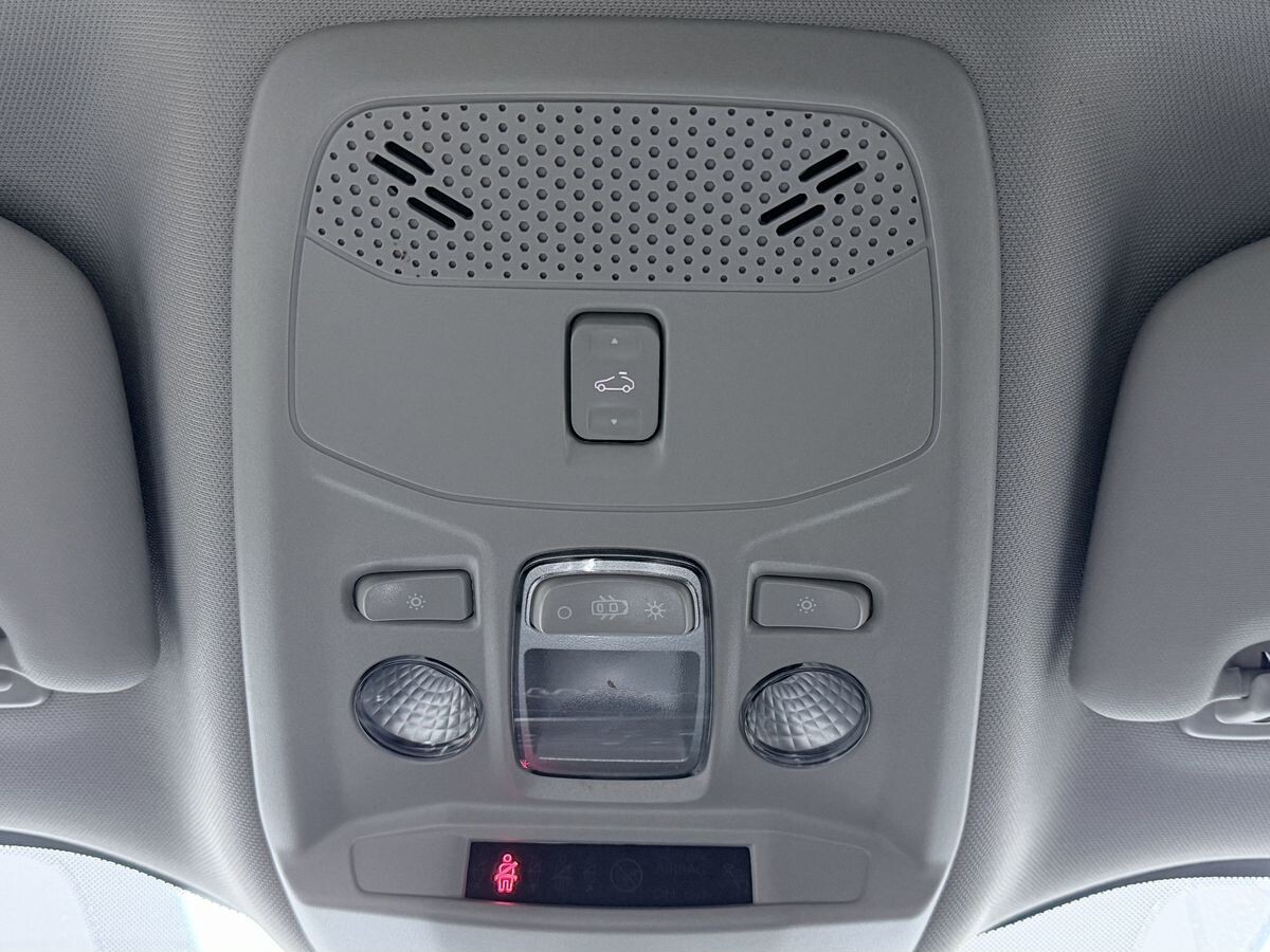 Peugeot 2008 2022 - фото автомобиля