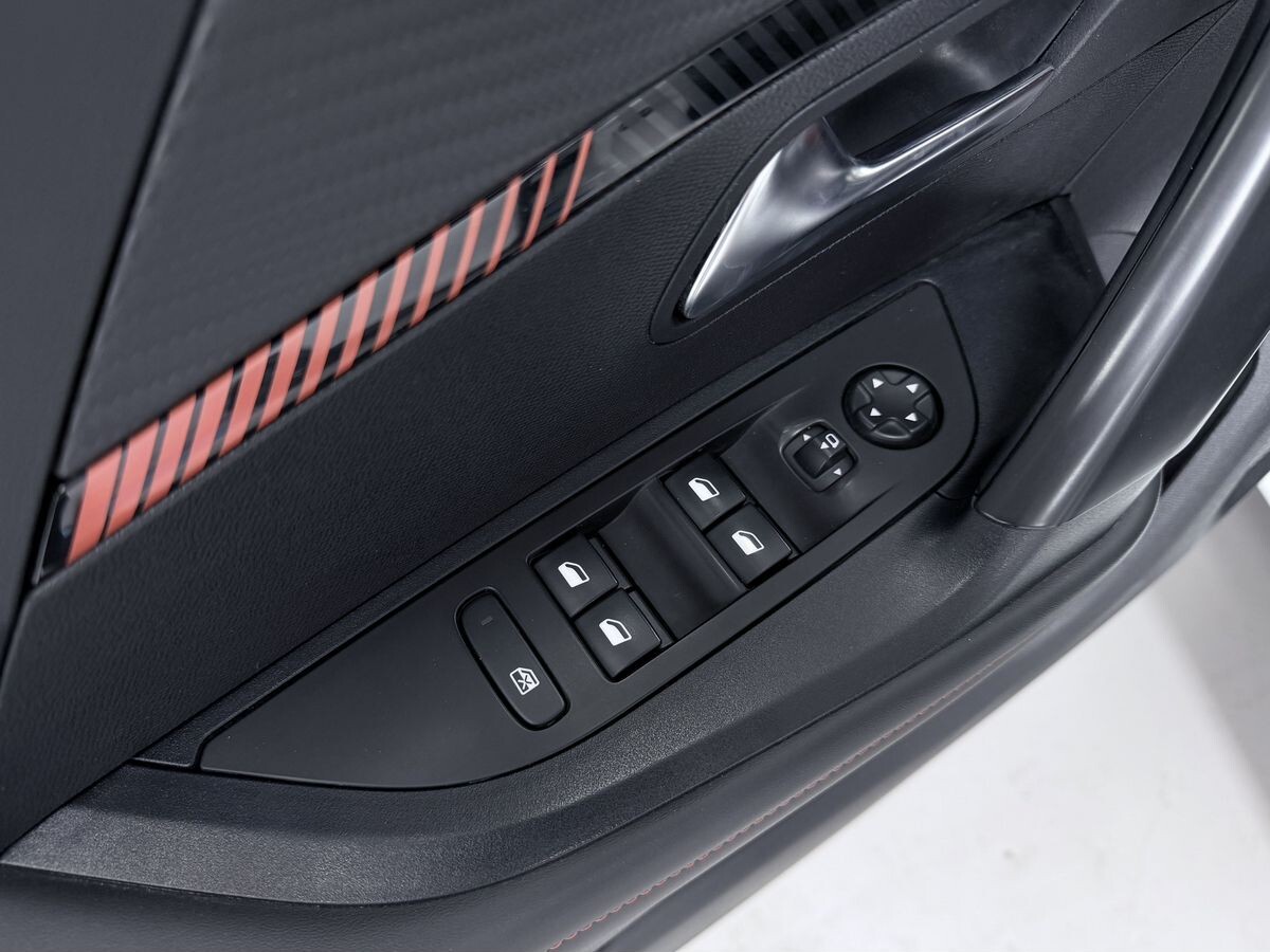 Peugeot 2008 2022 - фото автомобиля