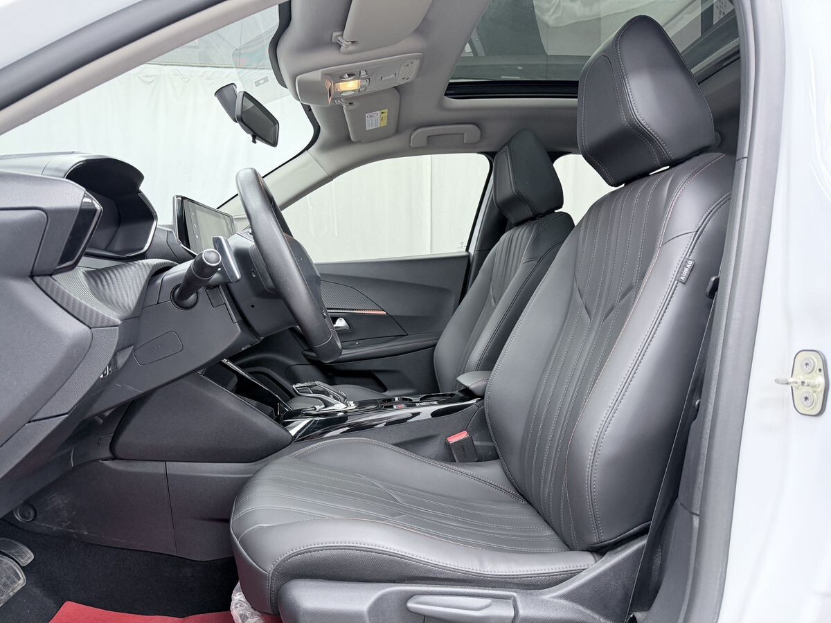 Peugeot 2008 2022 - фото автомобиля