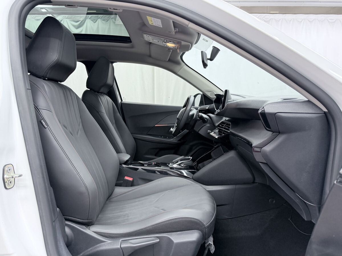 Peugeot 2008 2022 - фото автомобиля