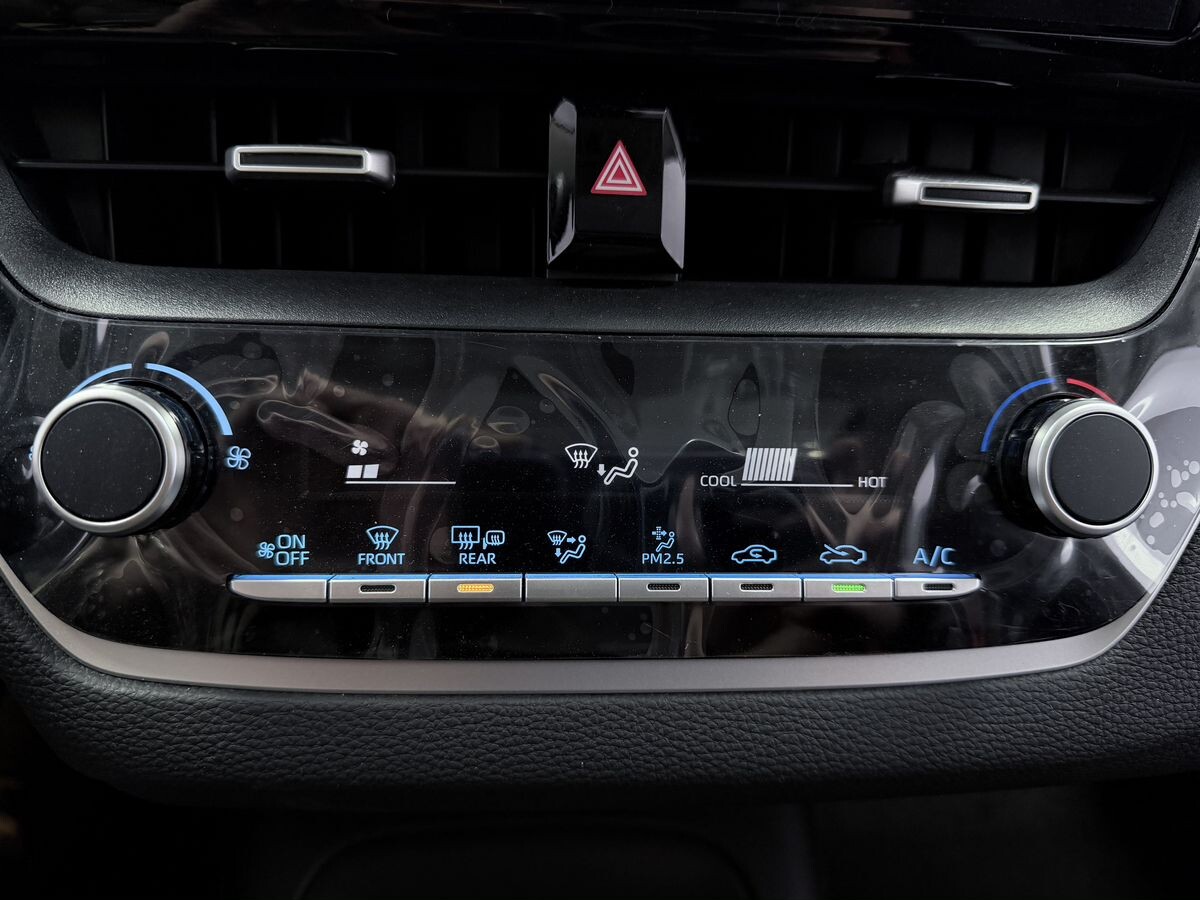 Toyota Corolla 2023 - фото автомобиля