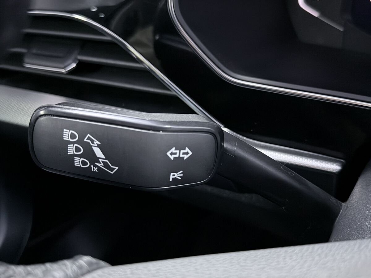 Volkswagen Passat 2022 - фото автомобиля