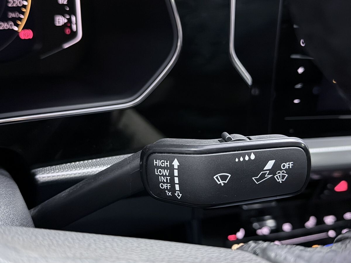 Volkswagen Passat 2022 - фото автомобиля