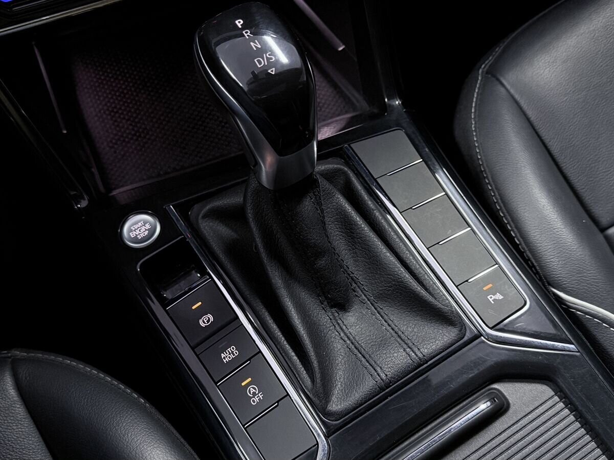 Volkswagen Passat 2022 - фото автомобиля