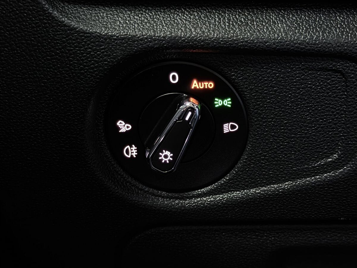 Volkswagen Passat 2022 - фото автомобиля