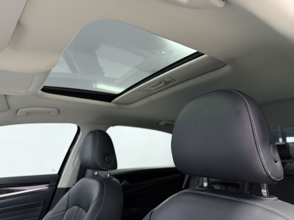 Volkswagen Passat 2022 - фото автомобиля