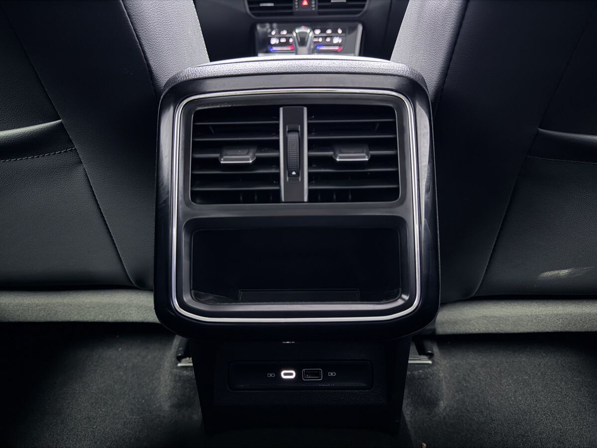 Volkswagen Passat 2022 - фото автомобиля