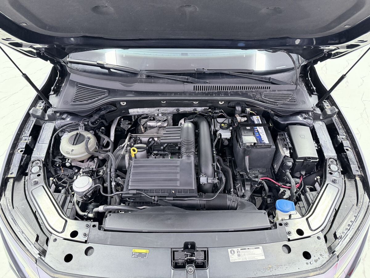 Volkswagen Passat 2022 - фото автомобиля