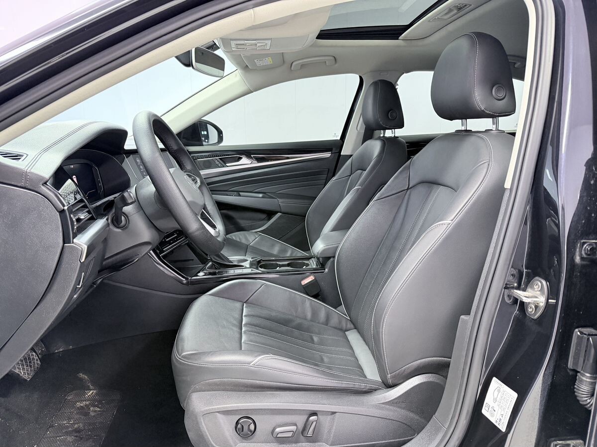 Volkswagen Passat 2022 - фото автомобиля