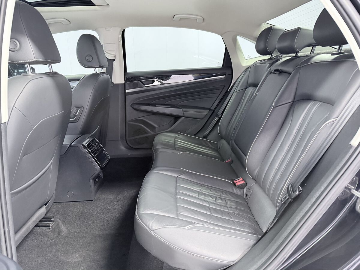 Volkswagen Passat 2022 - фото автомобиля