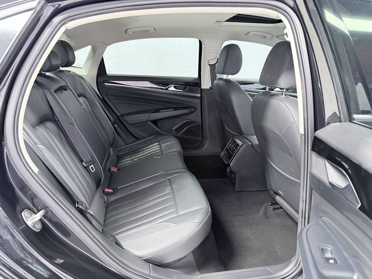 Volkswagen Passat 2022 - фото автомобиля