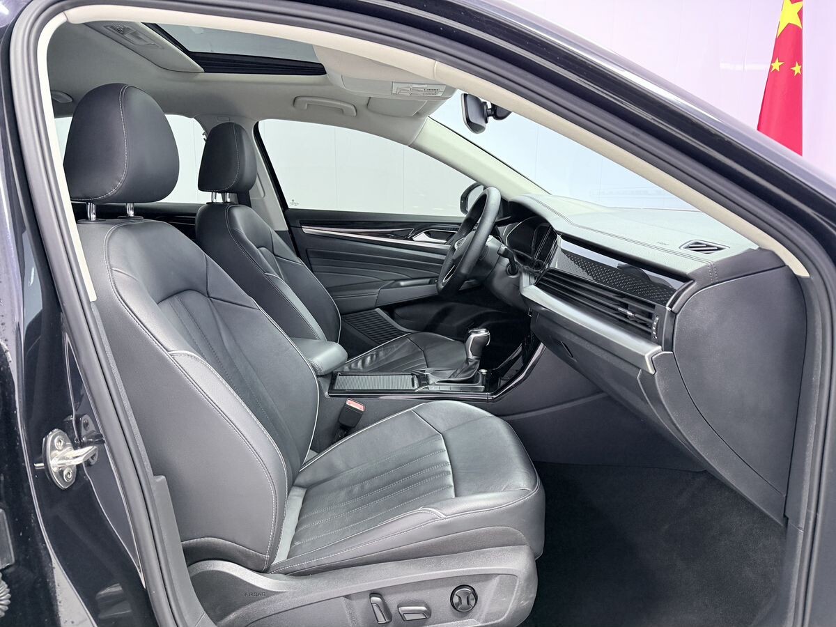 Volkswagen Passat 2022 - фото автомобиля