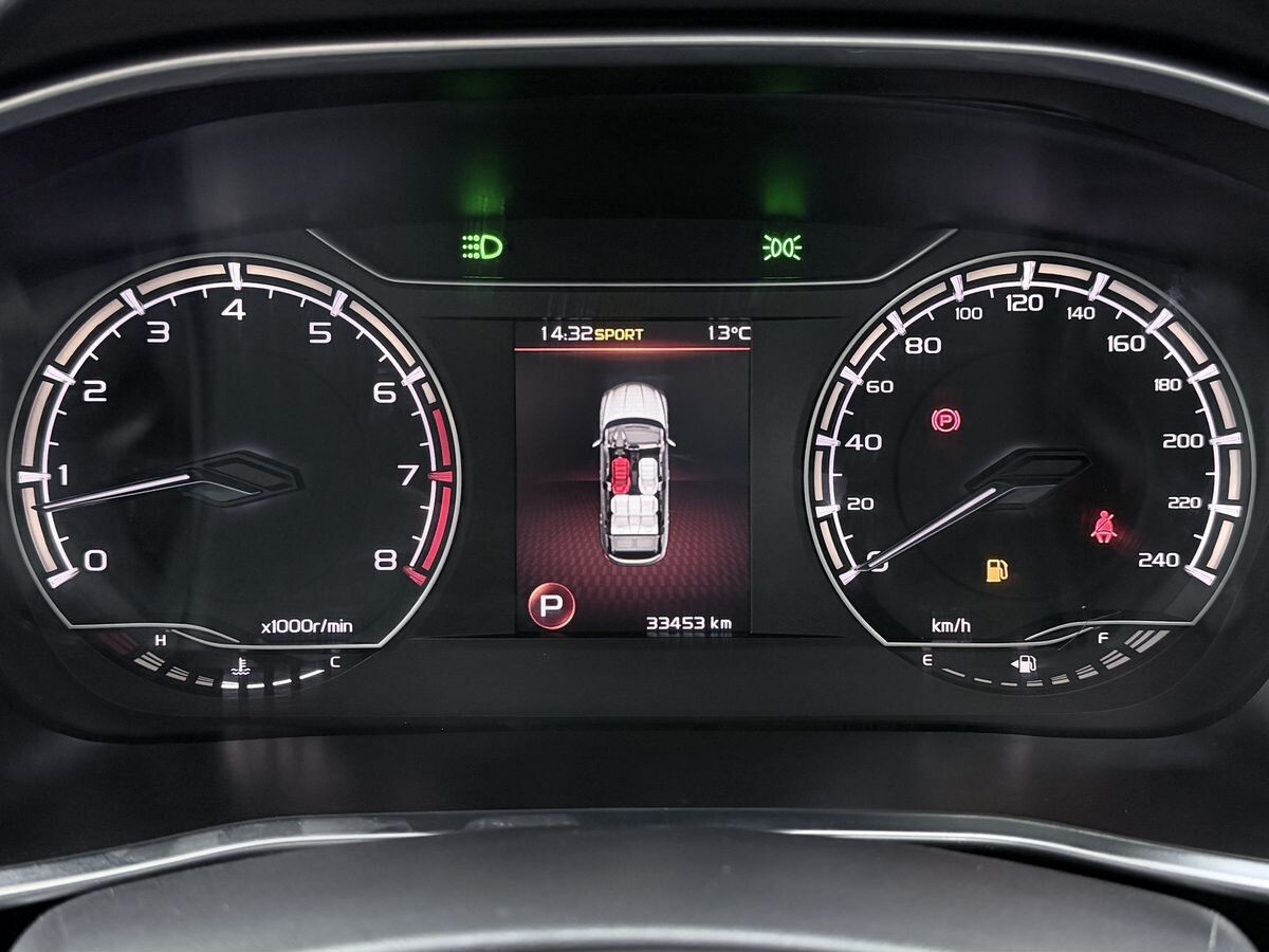 Geely Coolray 2022 - фото автомобиля