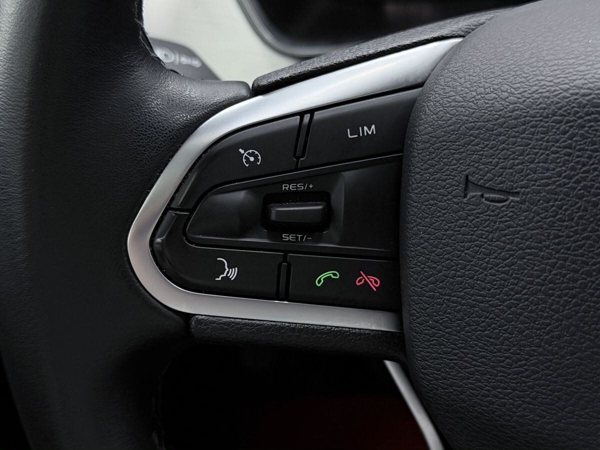 Geely Coolray 2022 - фото автомобиля