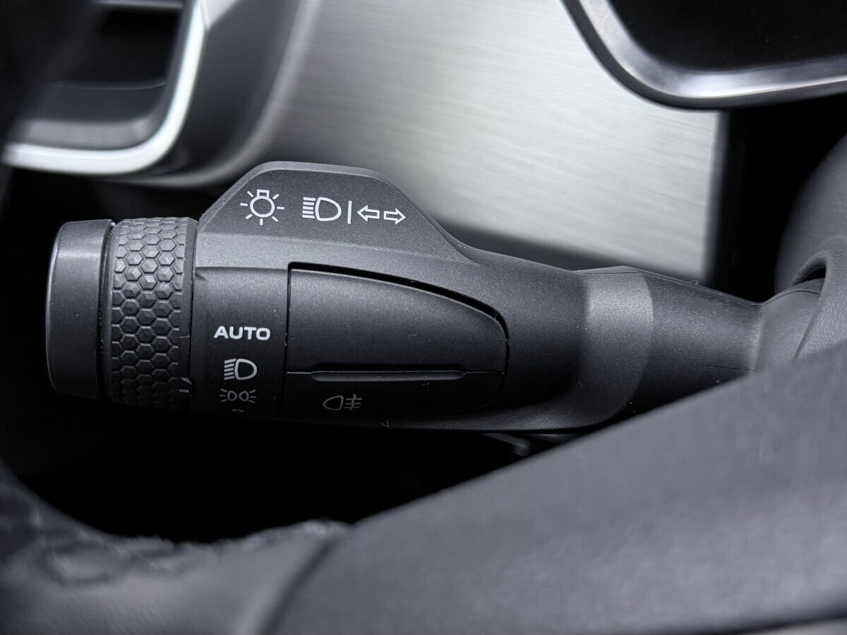 Geely Coolray 2022 - фото автомобиля