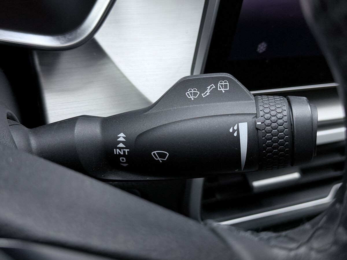 Geely Coolray 2022 - фото автомобиля