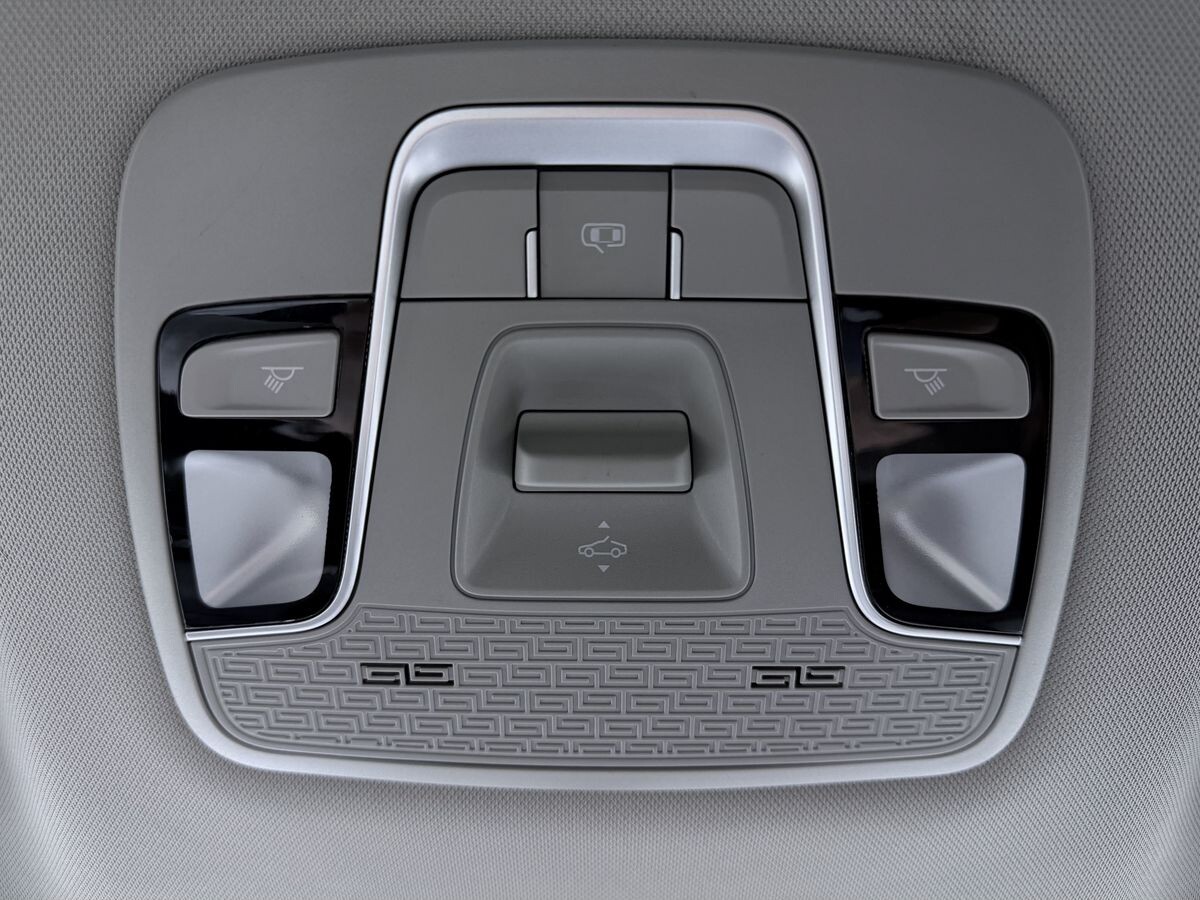 Geely Coolray 2022 - фото автомобиля