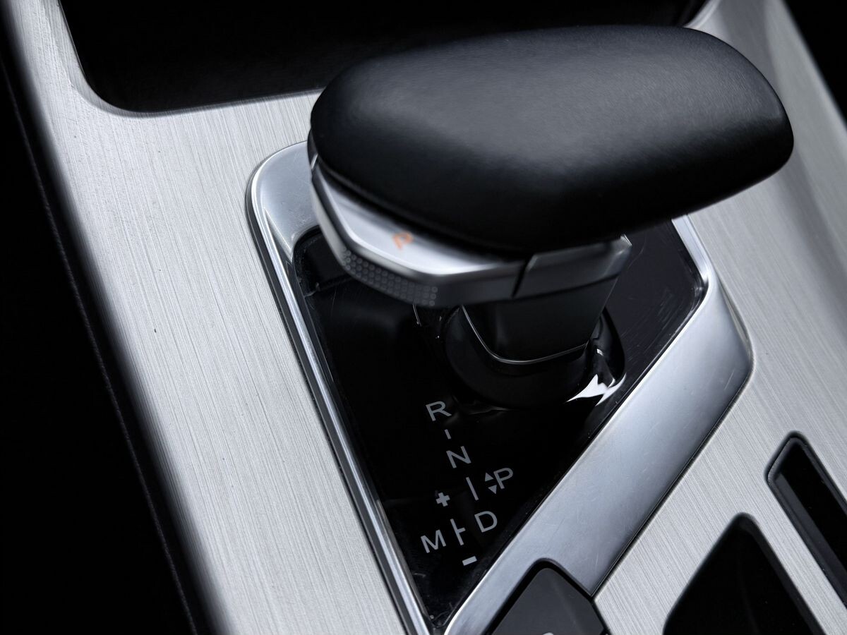 Geely Coolray 2022 - фото автомобиля