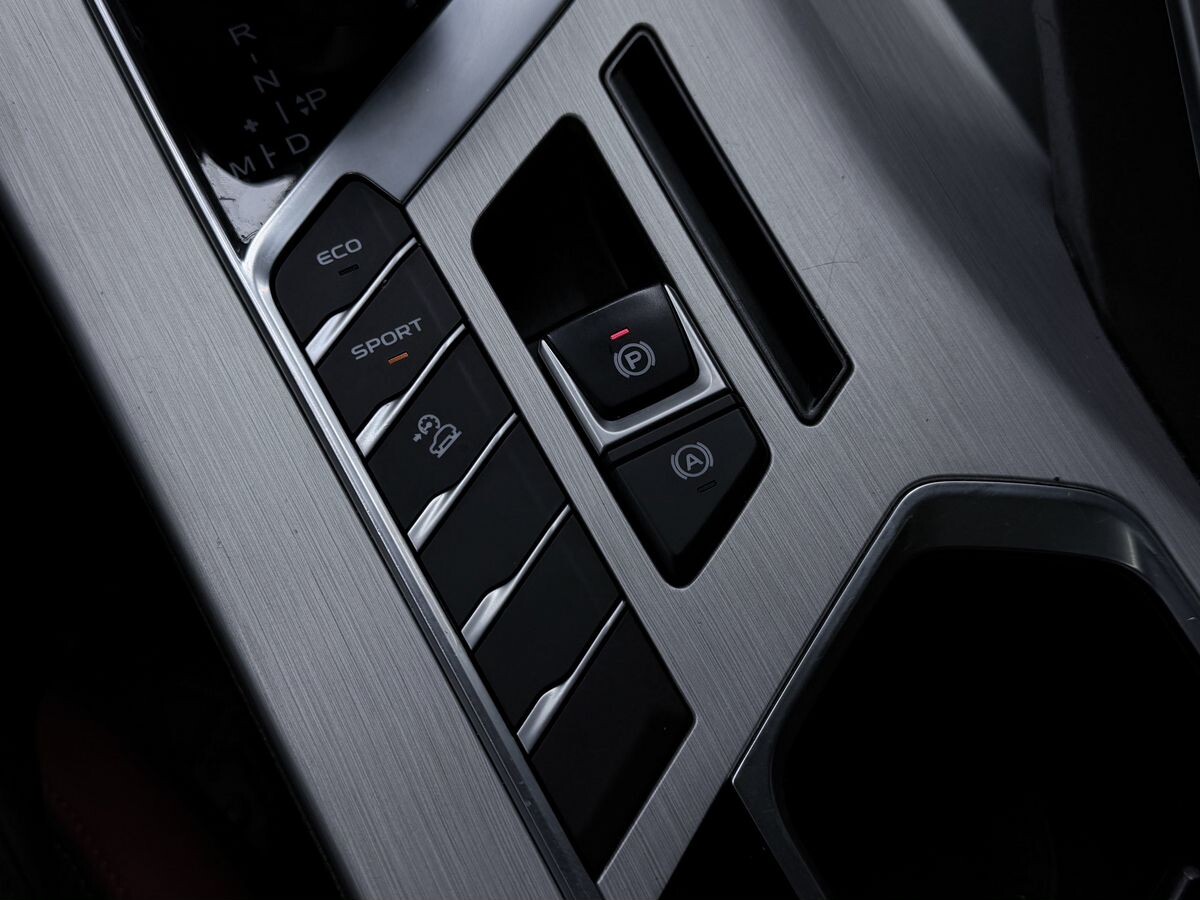 Geely Coolray 2022 - фото автомобиля