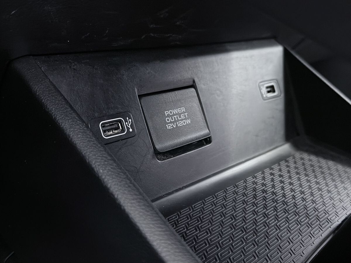 Geely Coolray 2022 - фото автомобиля