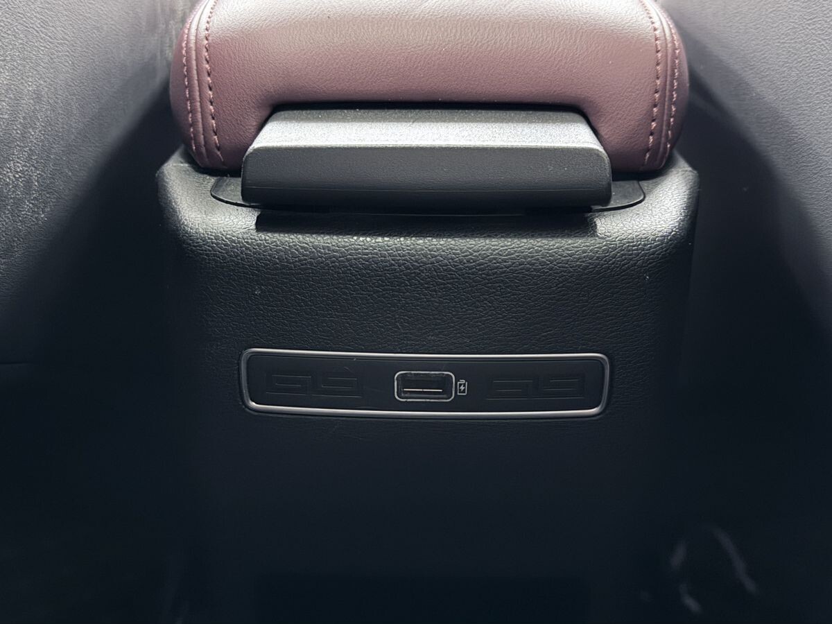 Geely Coolray 2022 - фото автомобиля