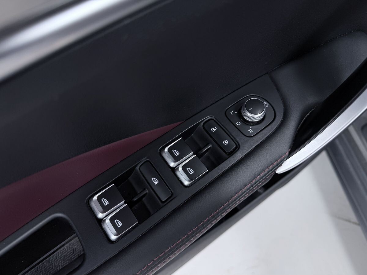 Geely Coolray 2022 - фото автомобиля