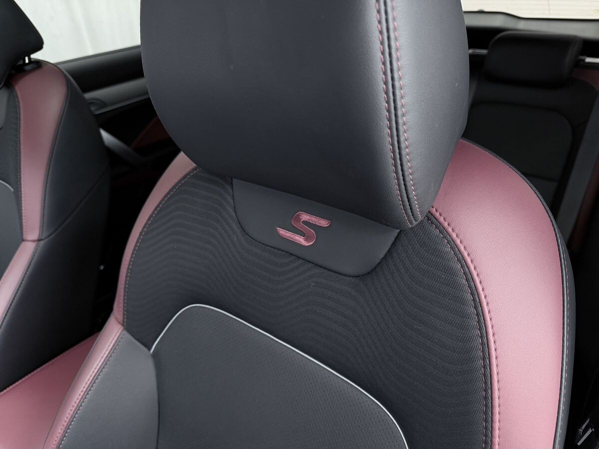 Geely Coolray 2022 - фото автомобиля