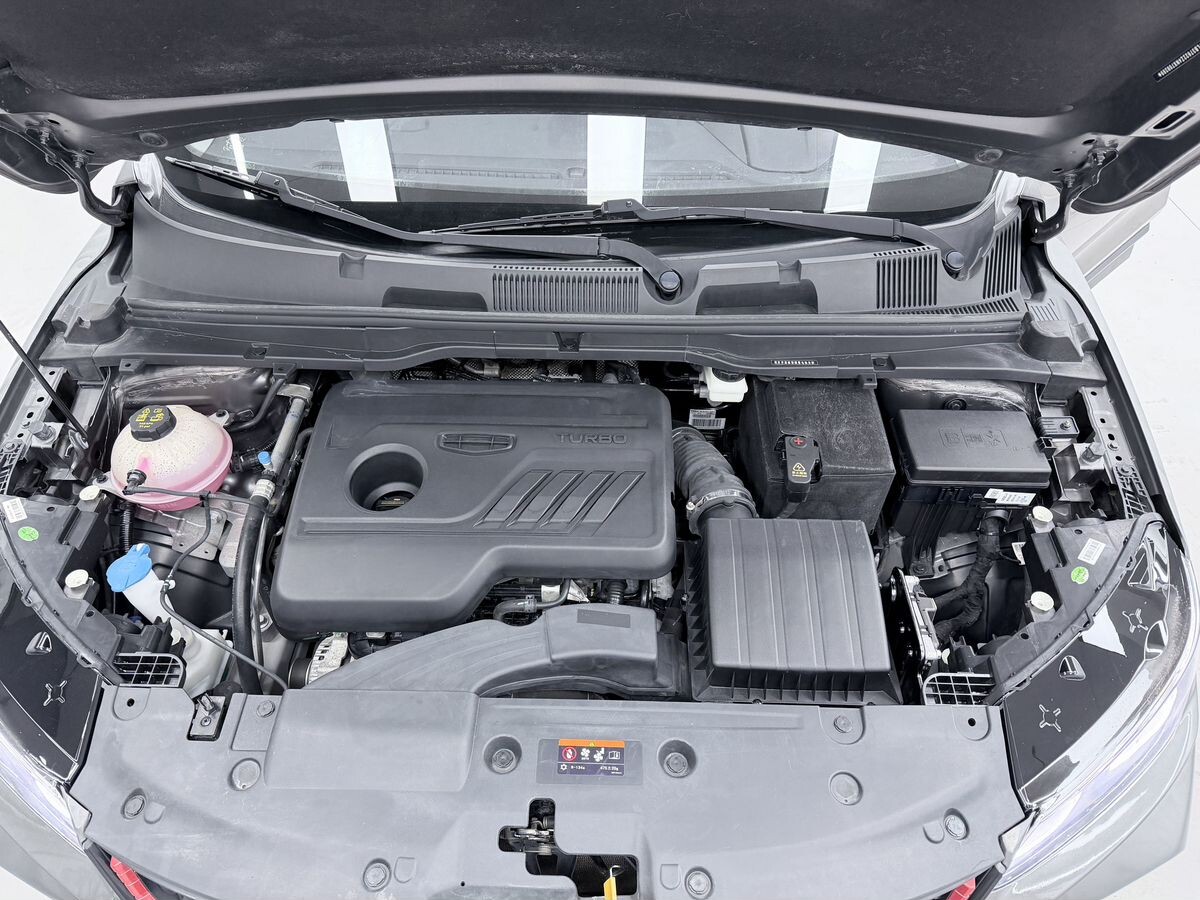 Geely Coolray 2022 - фото автомобиля