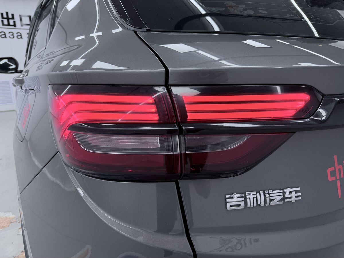 Geely Coolray 2022 - фото автомобиля