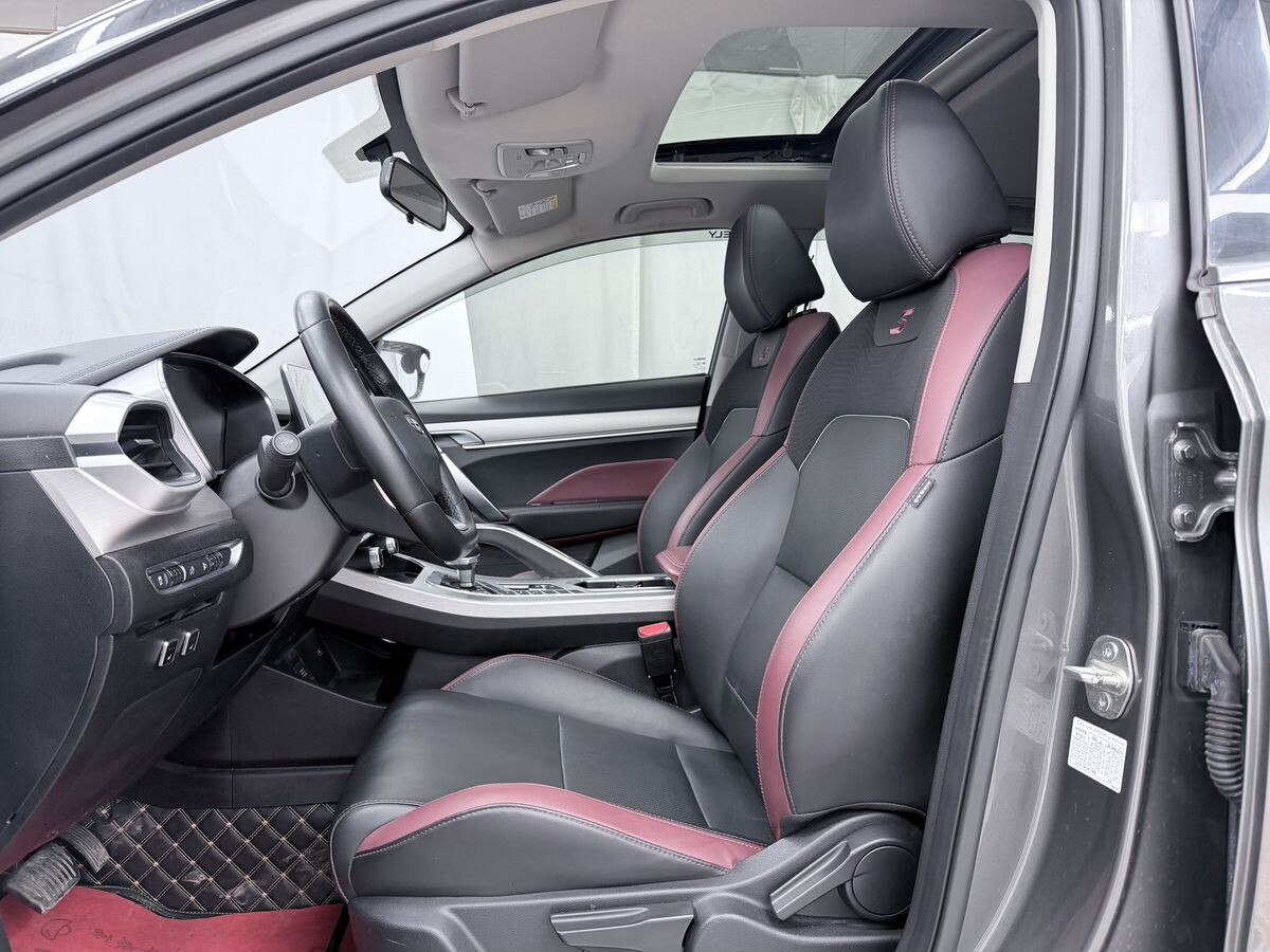 Geely Coolray 2022 - фото автомобиля