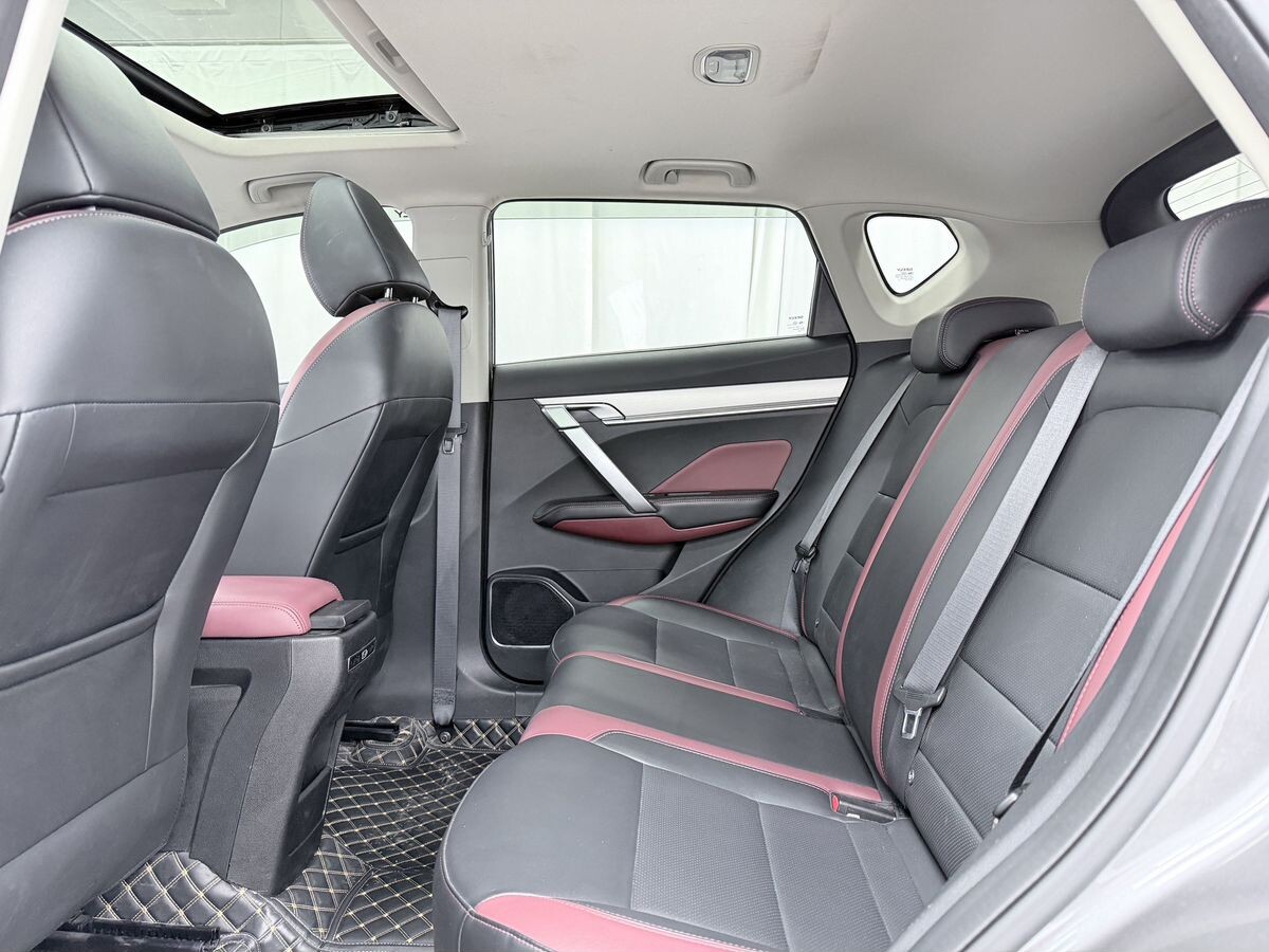 Geely Coolray 2022 - фото автомобиля