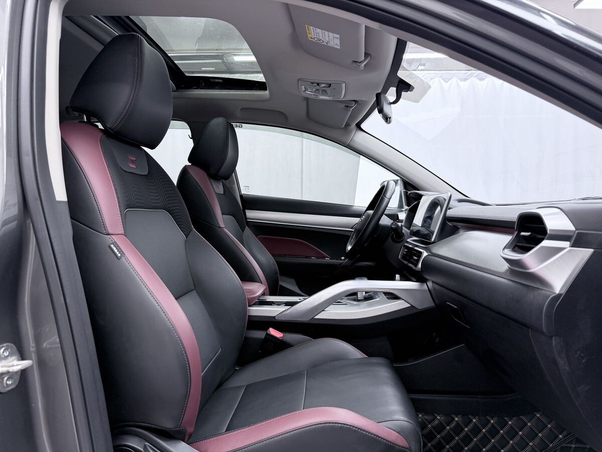 Geely Coolray 2022 - фото автомобиля