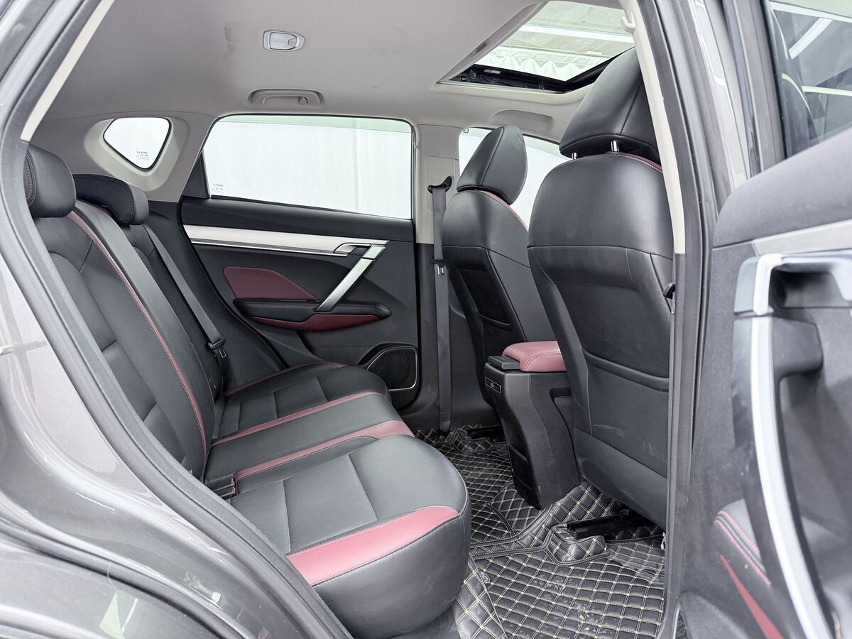 Geely Coolray 2022 - фото автомобиля