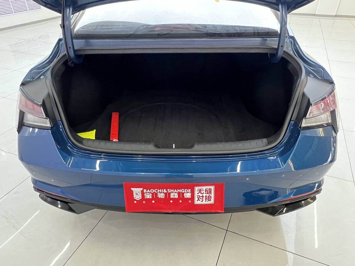 Hyundai Elantra 2021 - фото автомобиля