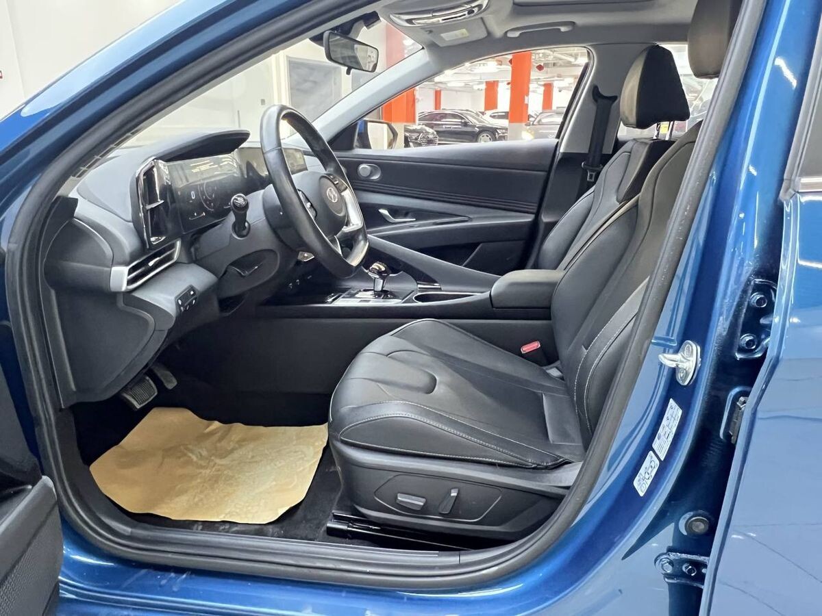 Hyundai Elantra 2021 - фото автомобиля