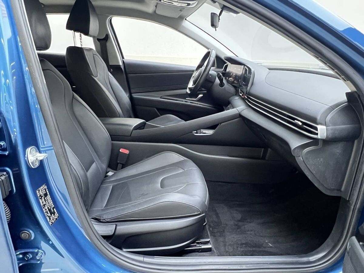 Hyundai Elantra 2021 - фото автомобиля