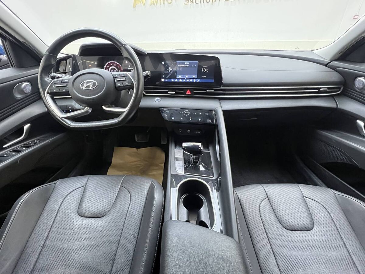 Hyundai Elantra 2021 - фото автомобиля