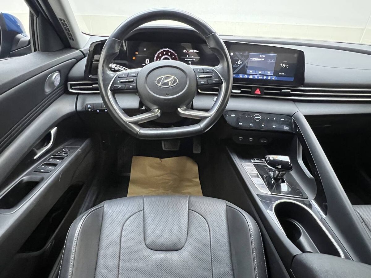 Hyundai Elantra 2021 - фото автомобиля