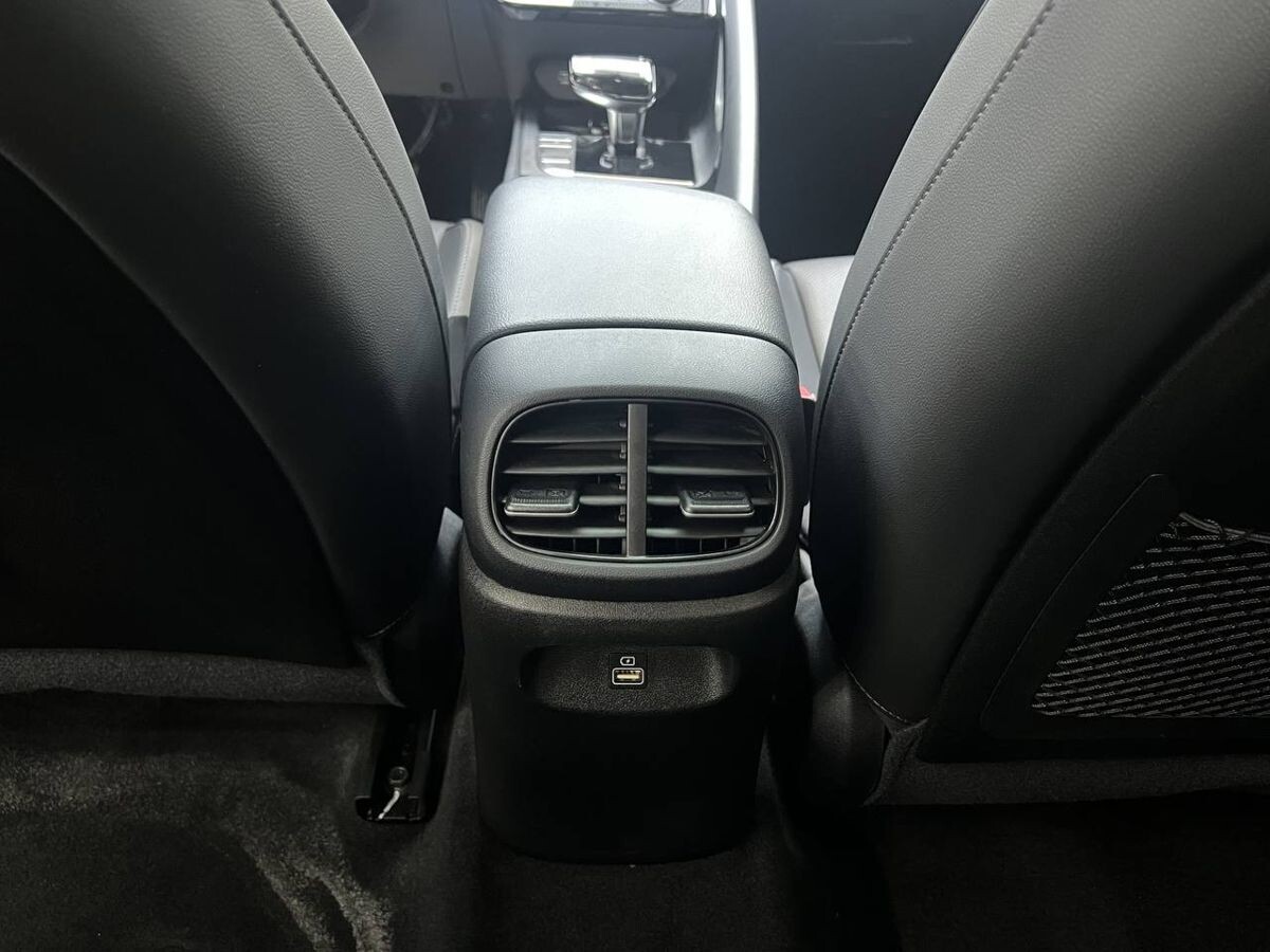 Hyundai Elantra 2022 - фото автомобиля