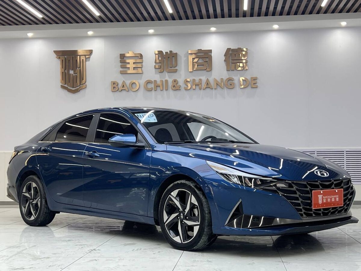 Hyundai Elantra 2022 - фото автомобиля