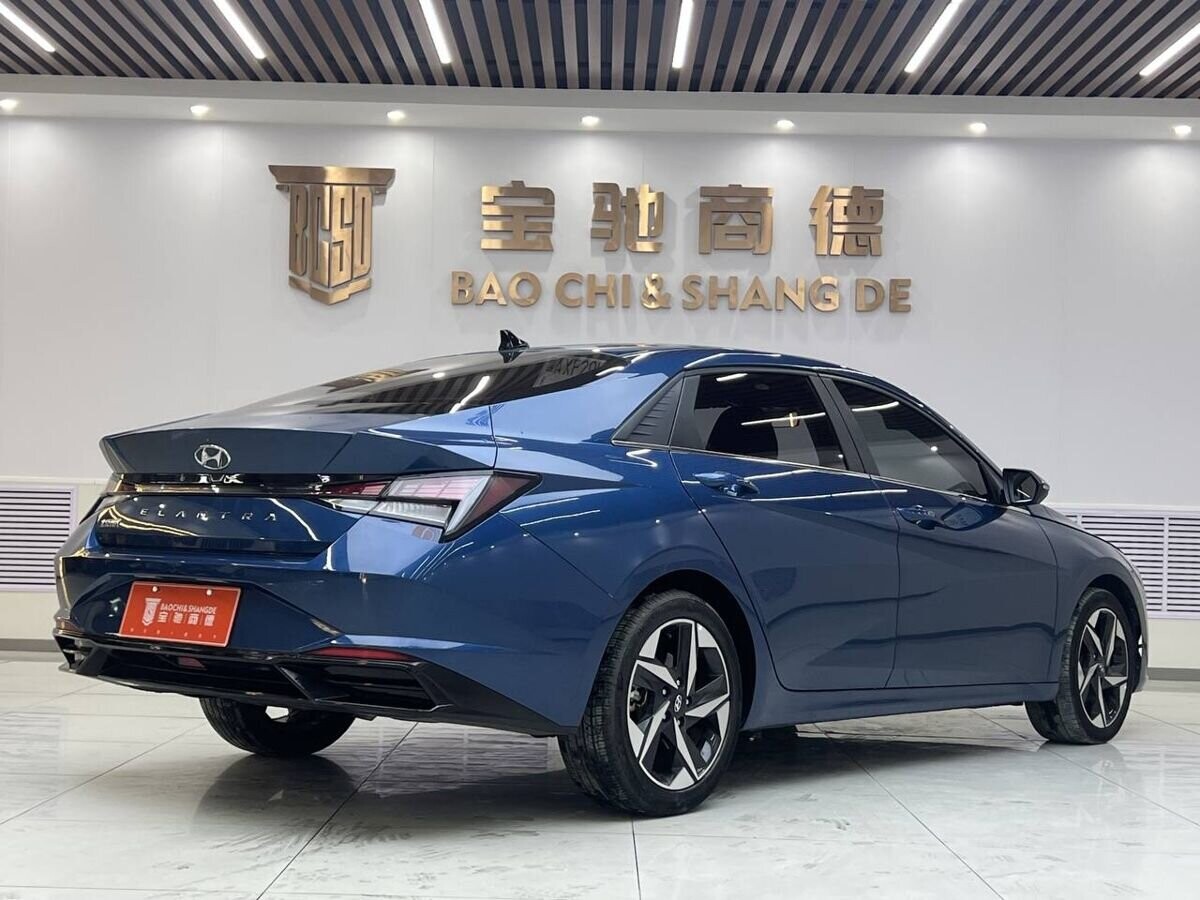 Hyundai Elantra 2022 - фото автомобиля