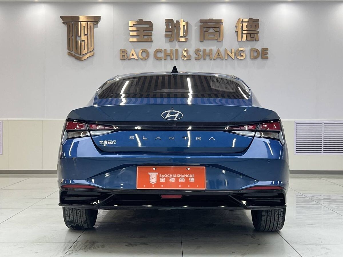 Hyundai Elantra 2022 - фото автомобиля