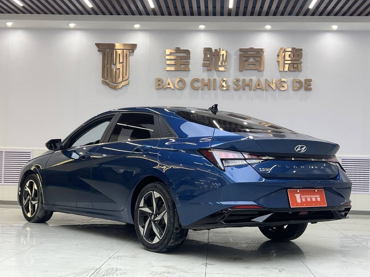 Hyundai Elantra 2022 - фото автомобиля