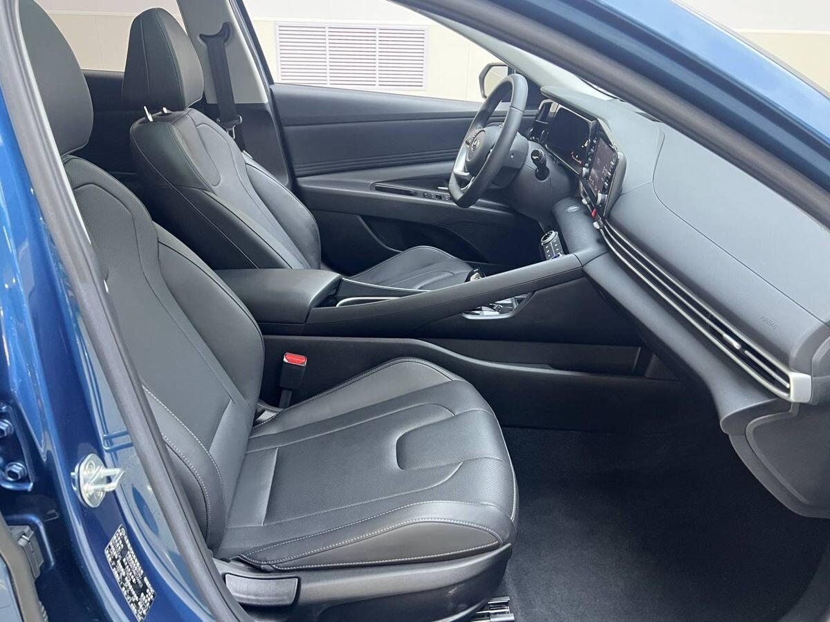 Hyundai Elantra 2022 - фото автомобиля