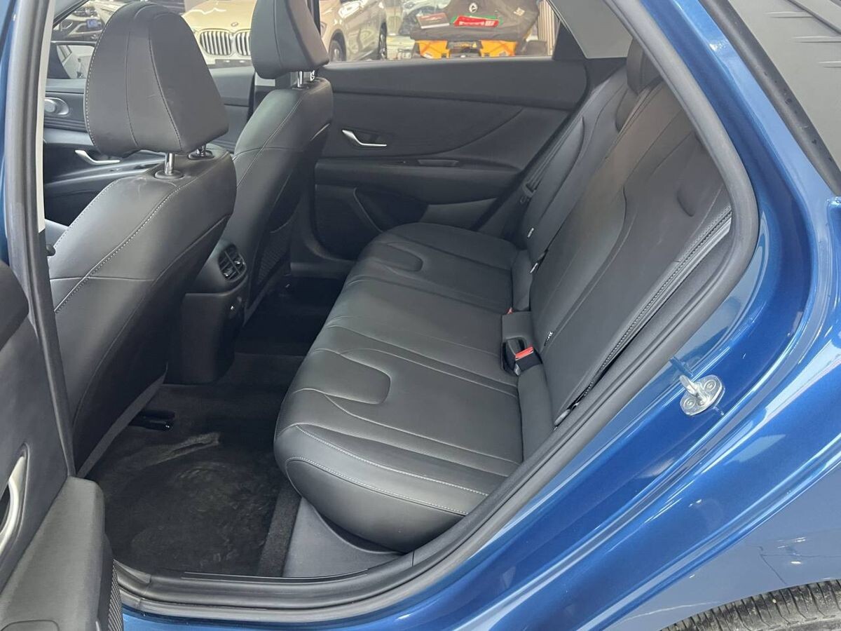 Hyundai Elantra 2022 - фото автомобиля