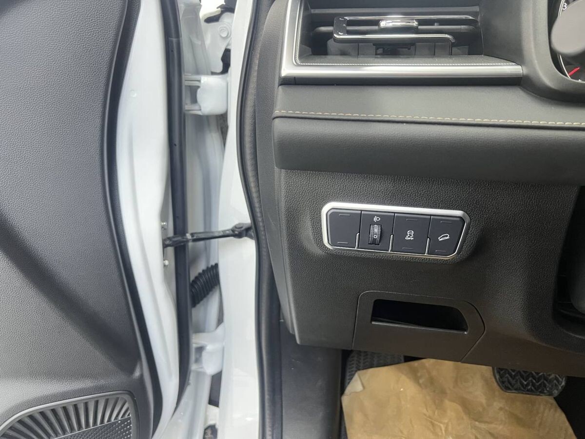 Haval M6 2022 - фото автомобиля