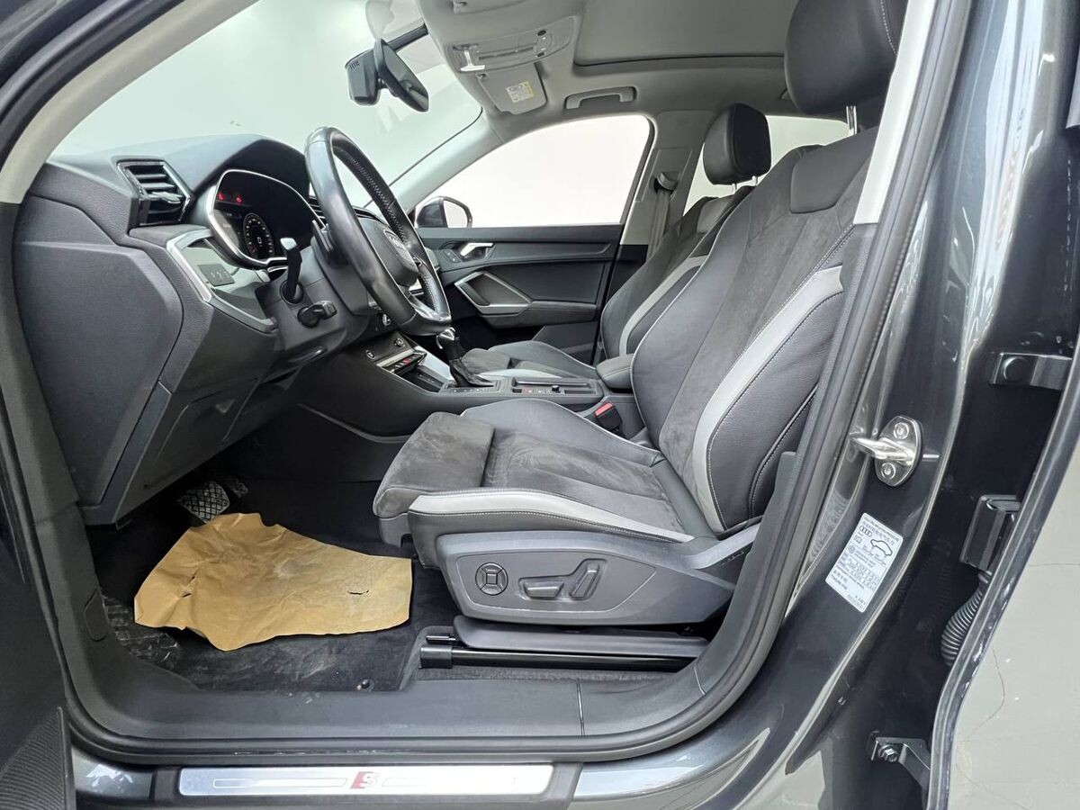 Audi Q3 2021 - фото автомобиля