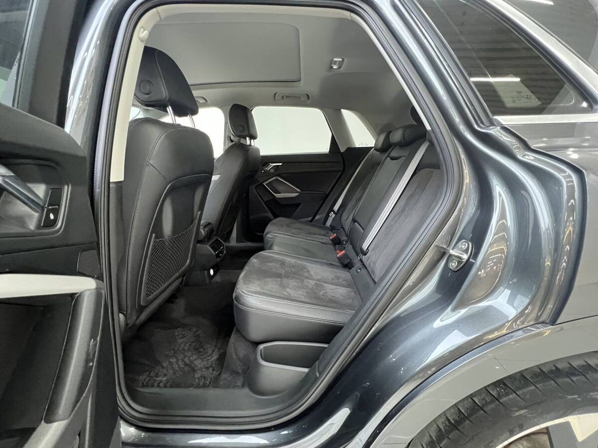 Audi Q3 2021 - фото автомобиля