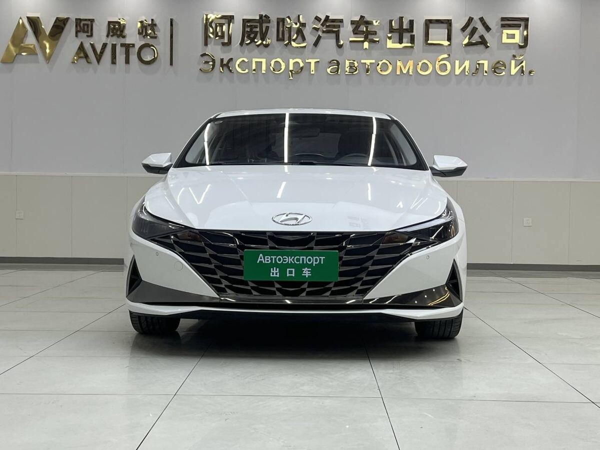 Hyundai Elantra 2022 - фото автомобиля